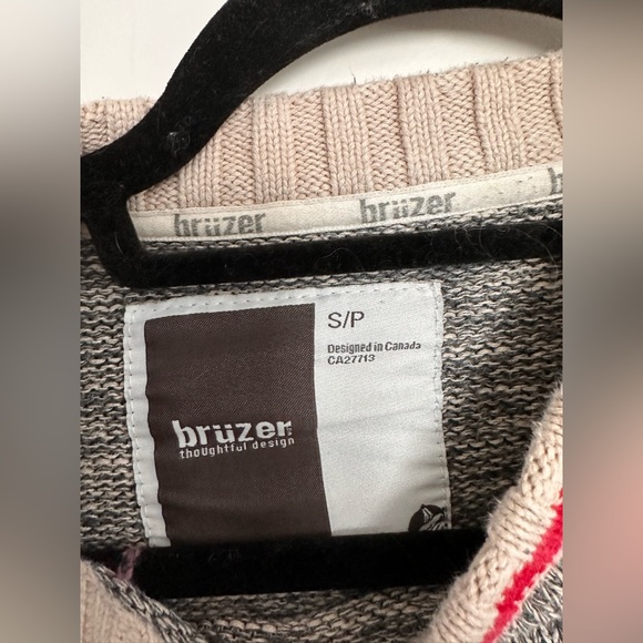 Memorial University of Newfoundland (MUN) Sweater - Picture 3 of 6